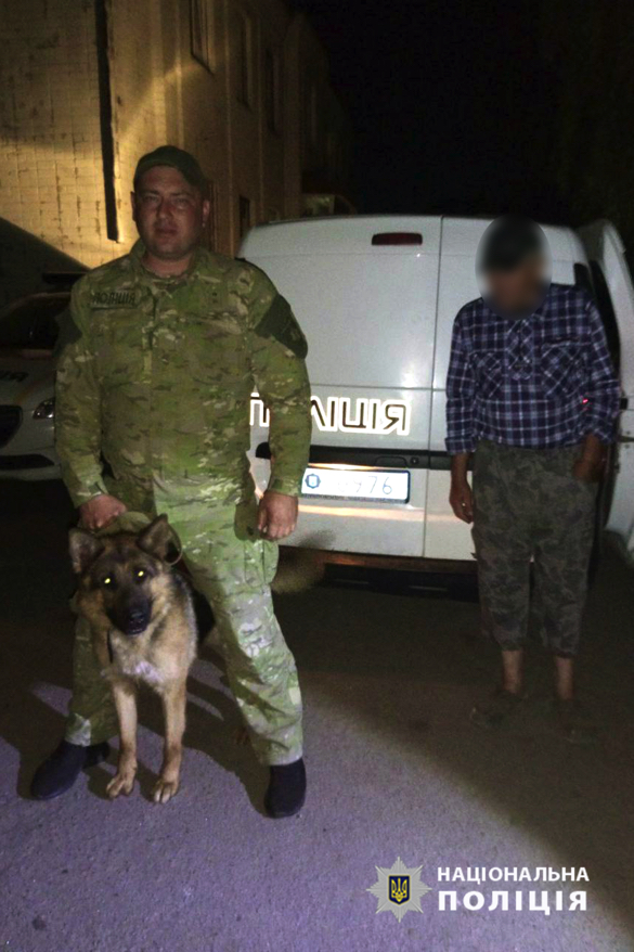 На Черкащині службовий пес допоміг розшукати чоловіка На Черкащині службовий пес допоміг розшукати чоловіка