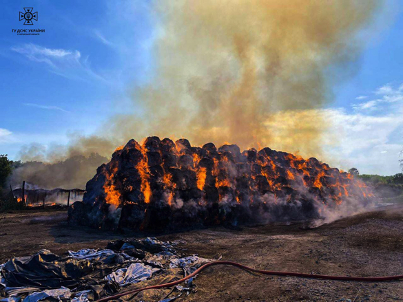 У Золотоноші вогонь знищив 80 тонн сіна (ФОТО)