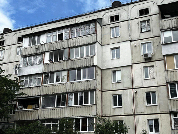 Понад 1000 вікон встановили у будинках, які постраждали через ракетний удар