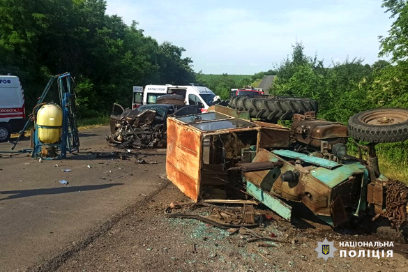 Правоохоронці встановлюють обставини аварії на Уманщині, в якій травмувалось 5 осіб 