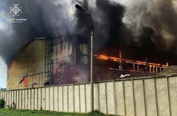 На черкаському підприємстві сталася масштабна пожежа (ФОТО)