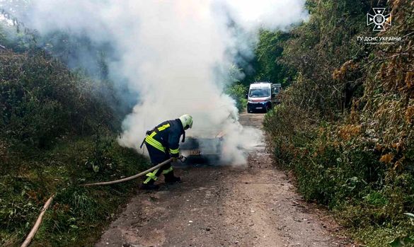 У Черкаському районі загорілося авто: є постраждалі