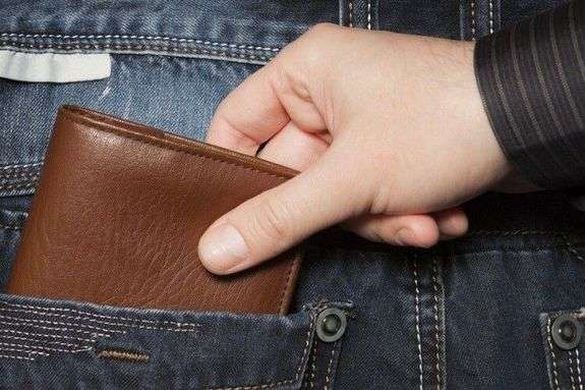 На Черкащині чоловіка засудили за крадіжку грошей із банківської картки