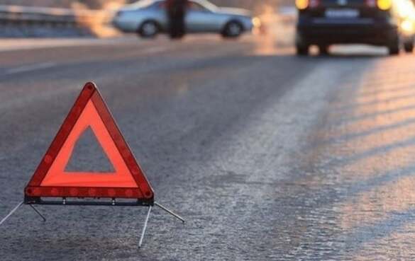 На Черкащині водій в’їхав в огорожу: постраждали 2 особи