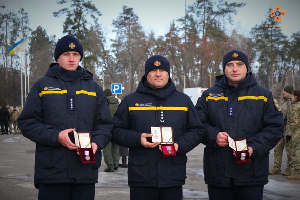 Черкаські рятувальники отримали нагороди від президента