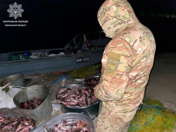 На Черкащині виявили чоловіків, які у великих масштабах незаконно виловлювали рибу