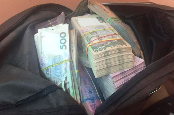 На Черкащині чоловік викрав з автомобіля сумку, у якій було 60 тисяч