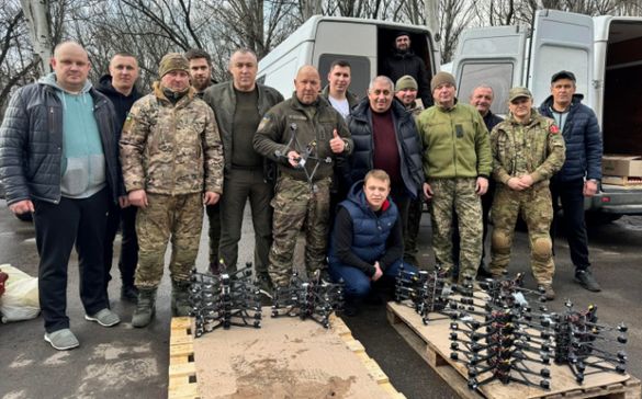 Черкаські волонтери відвезли військовим на Донеччину понад три десятки дронів
