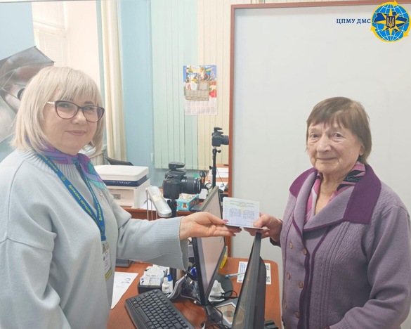 На Черкащині жінка у 90 років оформила закордонний паспорт 