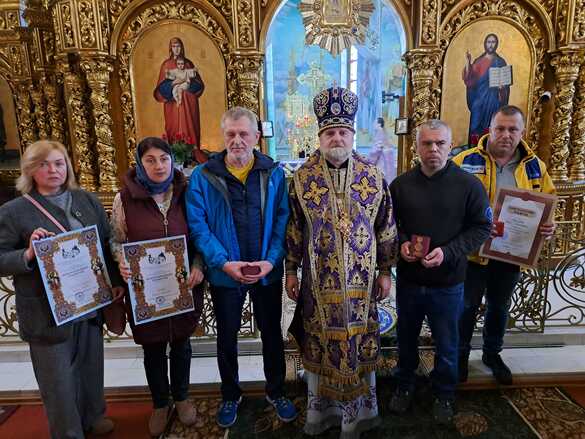 Черкаські волонтери отримали церковні нагороди