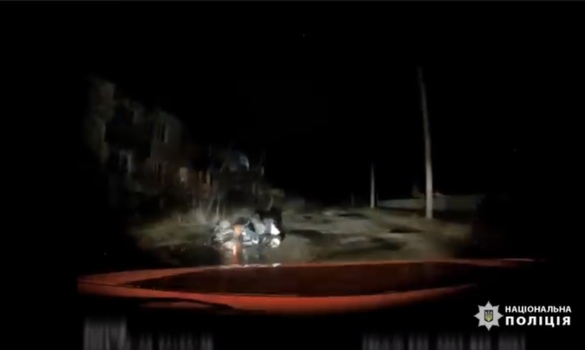 Впав разом із пасажиром: на Черкащині мотоцикліст намагався втекти від поліцейських (ВІДЕО)